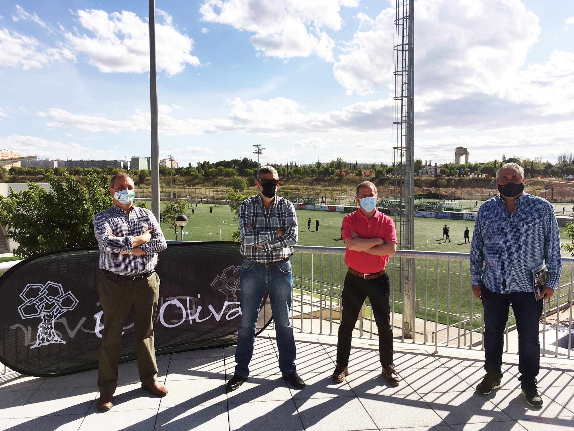 Acuerdo de colaboración entre Beto Sports Academy Soccer y Estadio Miralbueno El Olivar para el campus femenino.